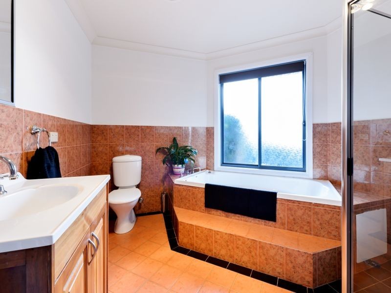 2 Glenora Court, Jerrabomberra NSW 2619