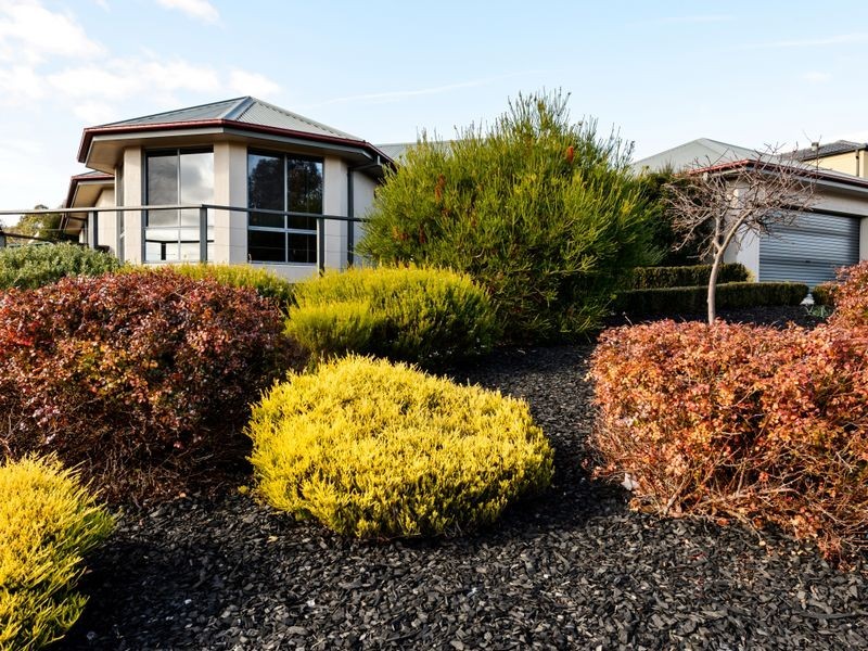 2 Glenora Court, Jerrabomberra NSW 2619
