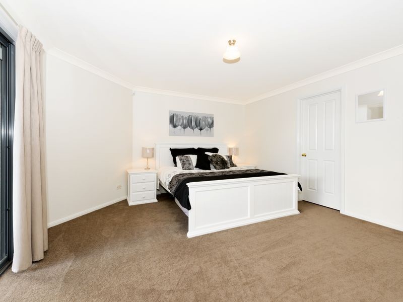 2 Glenora Court, Jerrabomberra NSW 2619