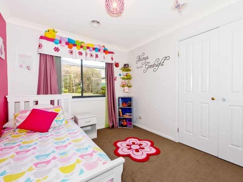 2 Glenora Court, Jerrabomberra NSW 2619