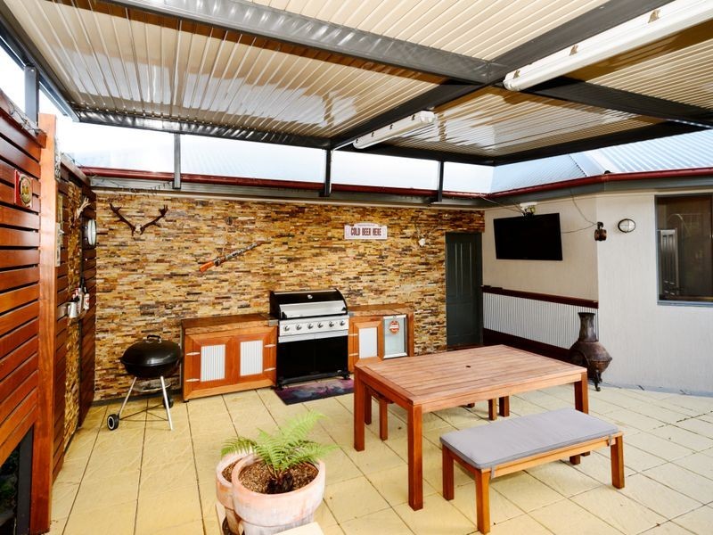 2 Glenora Court, Jerrabomberra NSW 2619