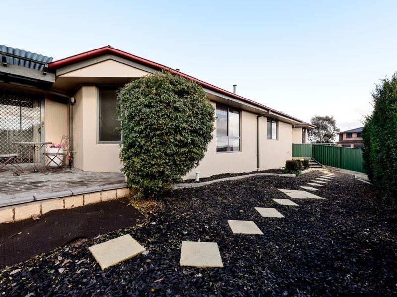 2 Glenora Court, Jerrabomberra NSW 2619
