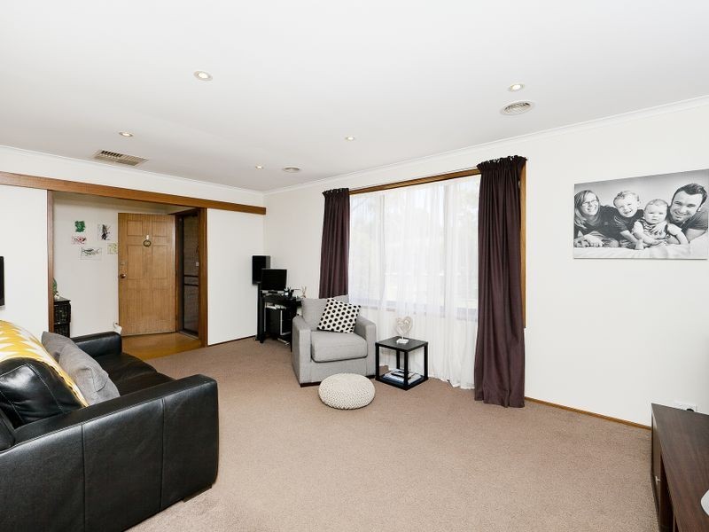 8 Rickard Place, Gowrie ACT 2904