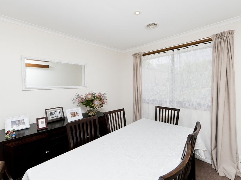 8 Rickard Place, Gowrie ACT 2904