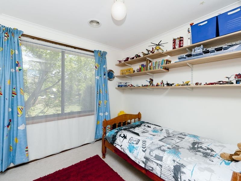 8 Rickard Place, Gowrie ACT 2904