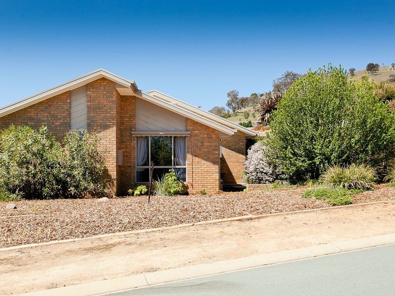 2 McKeown Place, Banks ACT 2906