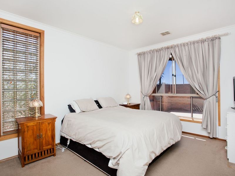 2 McKeown Place, Banks ACT 2906