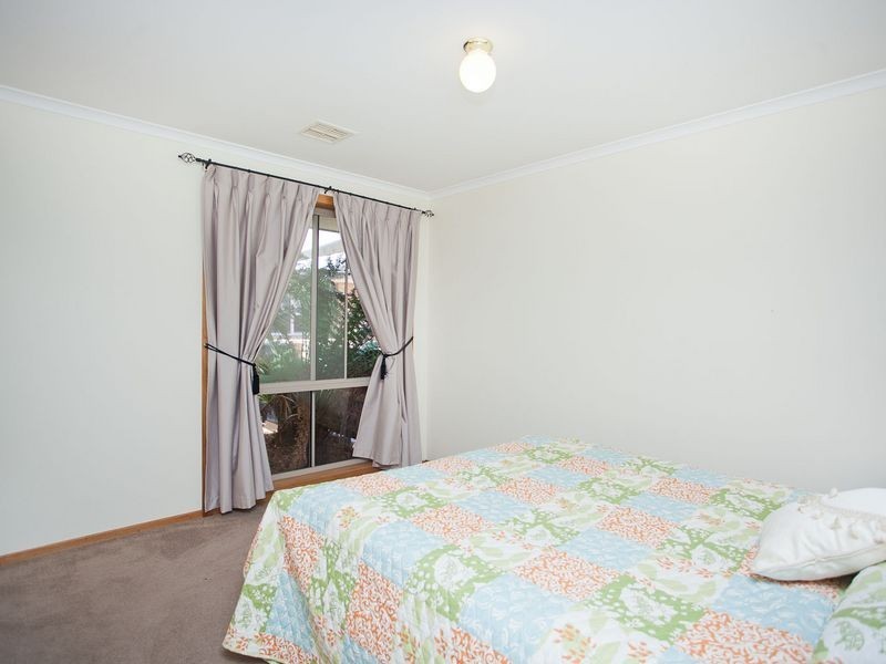 2 McKeown Place, Banks ACT 2906