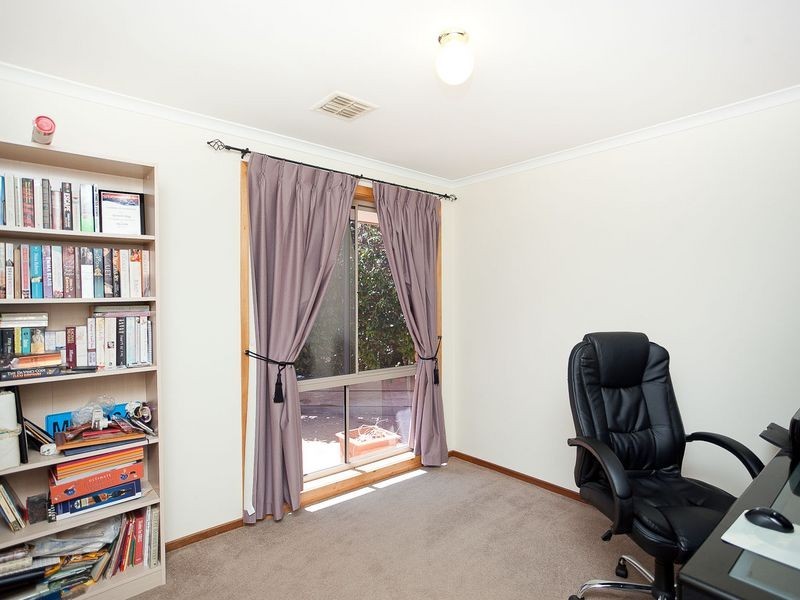 2 McKeown Place, Banks ACT 2906