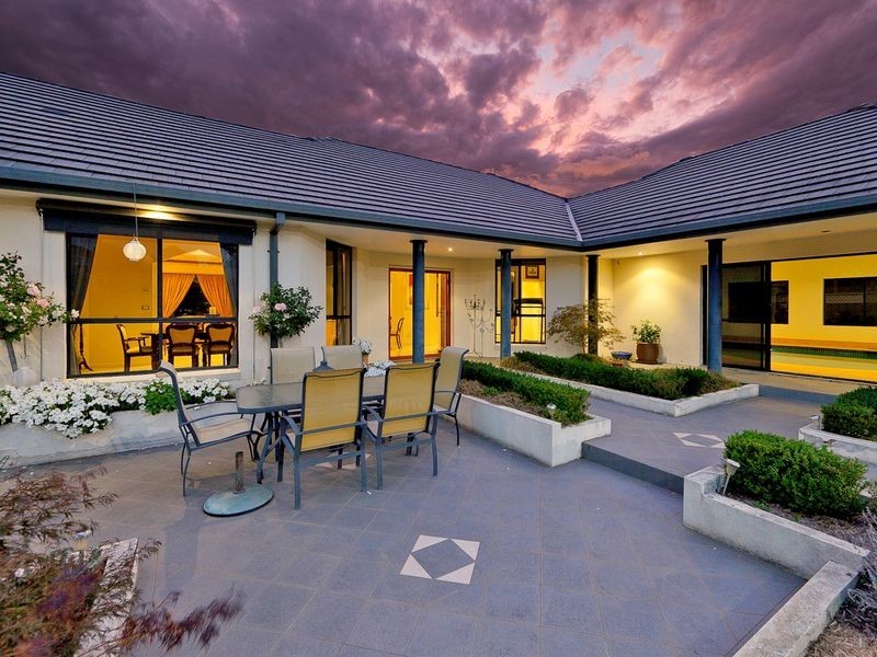 8 Alexandra Street, Hall ACT 2618