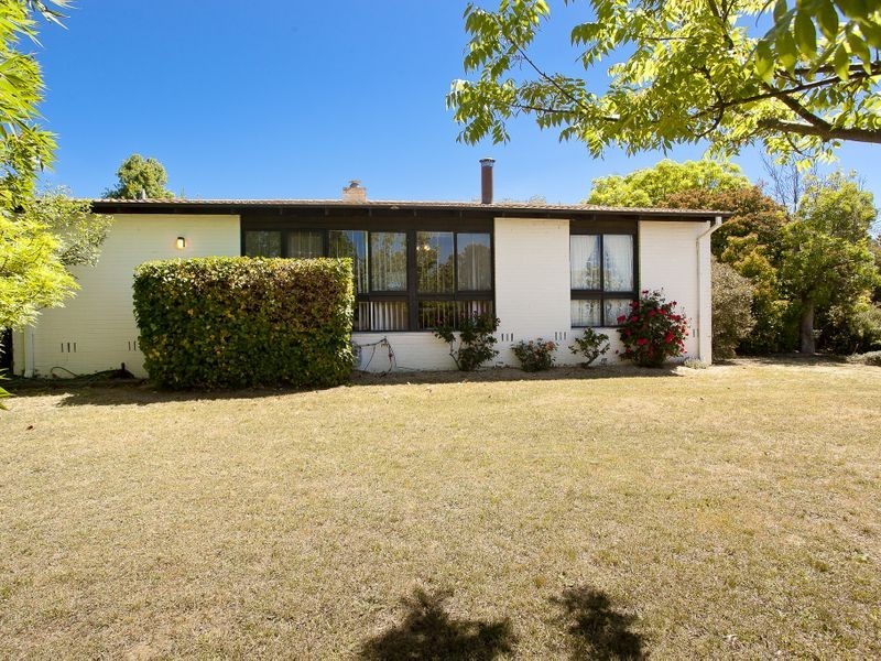 1 Lendon Place, Macgregor ACT 2615