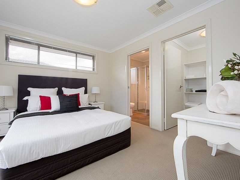 12 Eric De Salis Street, Macgregor ACT 2615