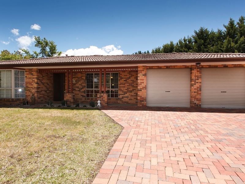 4 Blinkhorn Place, Gordon ACT 2906