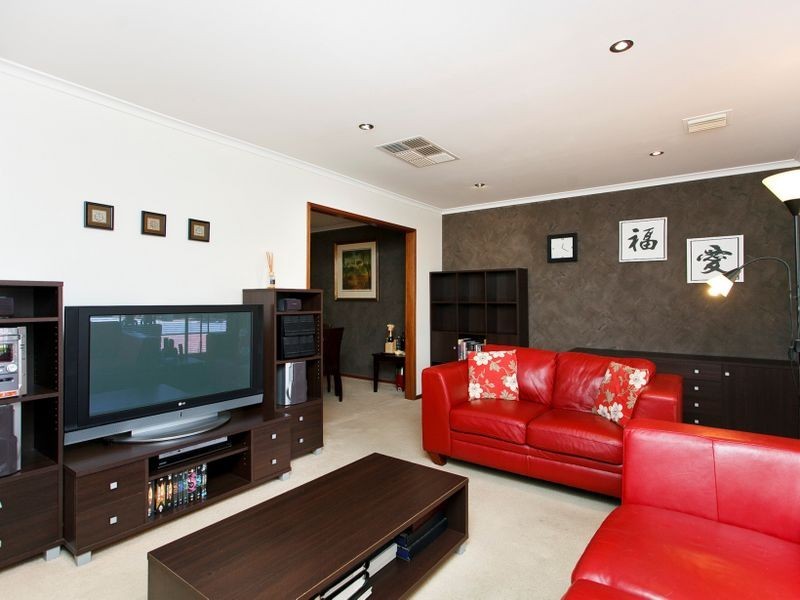 4 Blinkhorn Place, Gordon ACT 2906