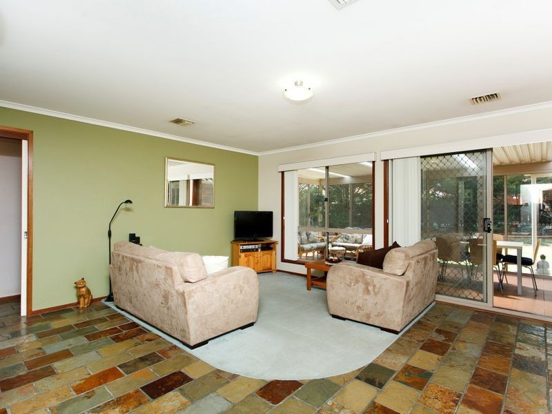 4 Blinkhorn Place, Gordon ACT 2906