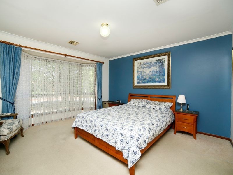 4 Blinkhorn Place, Gordon ACT 2906