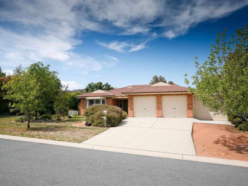 18 Gabriel Drive, Jerrabomberra NSW 2619