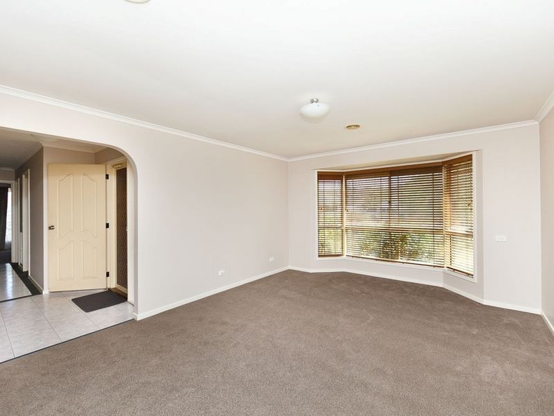 18 Gabriel Drive, Jerrabomberra NSW 2619