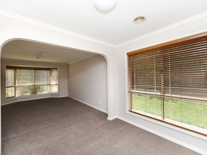 18 Gabriel Drive, Jerrabomberra NSW 2619