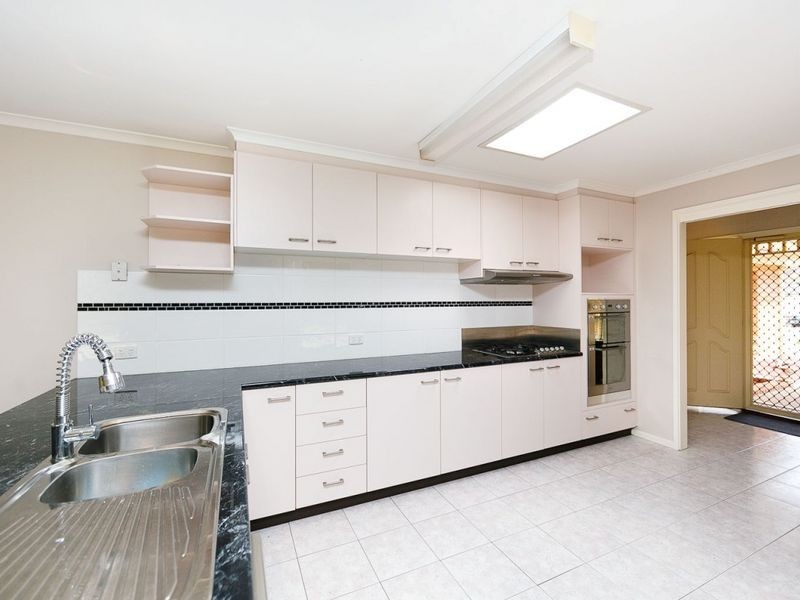 18 Gabriel Drive, Jerrabomberra NSW 2619