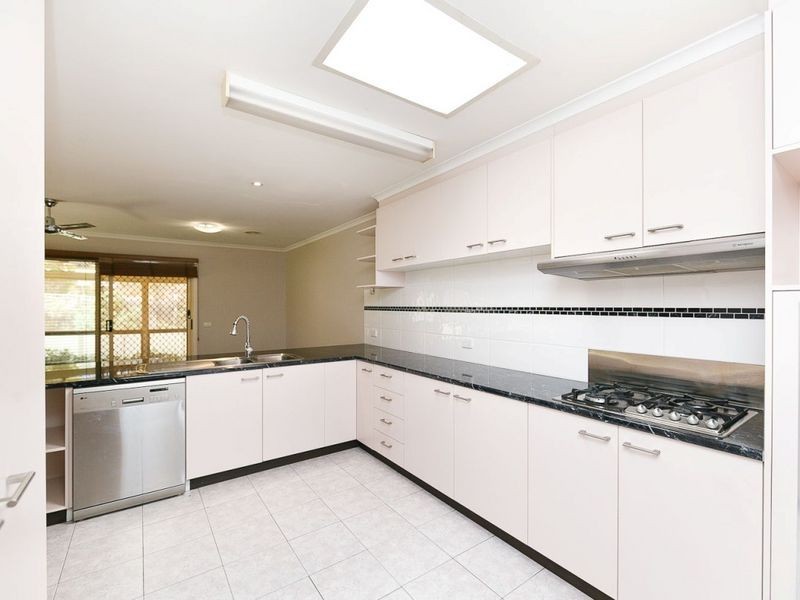 18 Gabriel Drive, Jerrabomberra NSW 2619