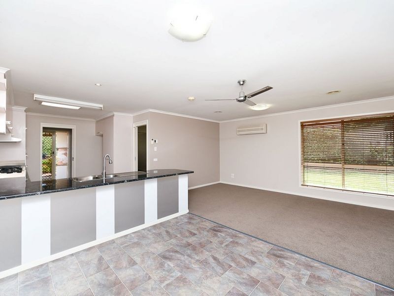 18 Gabriel Drive, Jerrabomberra NSW 2619