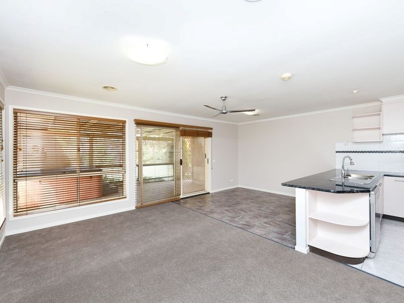 18 Gabriel Drive, Jerrabomberra NSW 2619