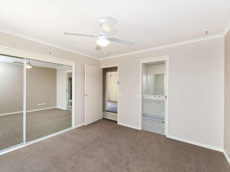 18 Gabriel Drive, Jerrabomberra NSW 2619