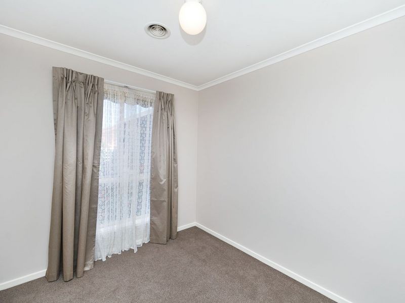 18 Gabriel Drive, Jerrabomberra NSW 2619