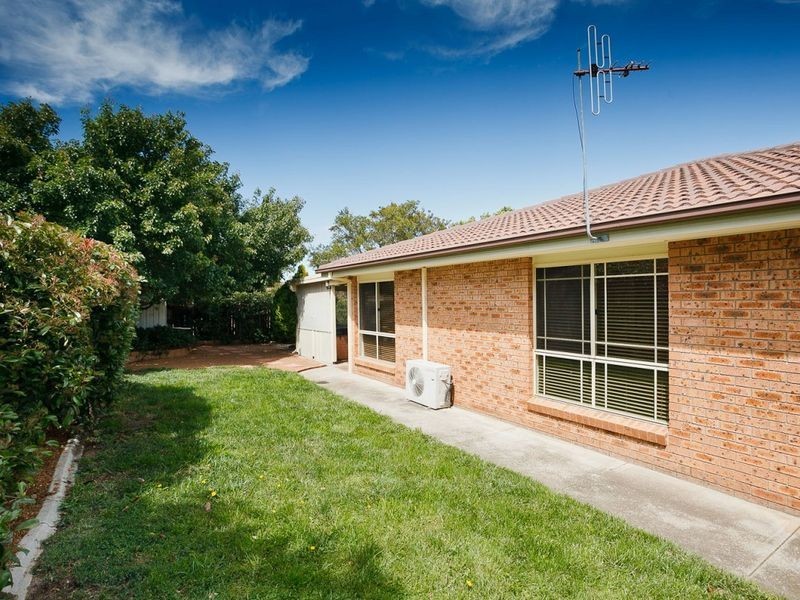 18 Gabriel Drive, Jerrabomberra NSW 2619