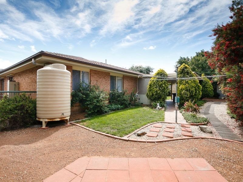 18 Gabriel Drive, Jerrabomberra NSW 2619