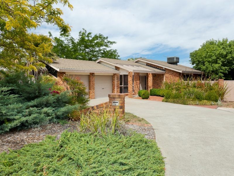 32 Clare Dennis Avenue, Gordon ACT 2906