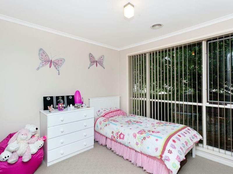 32 Clare Dennis Avenue, Gordon ACT 2906