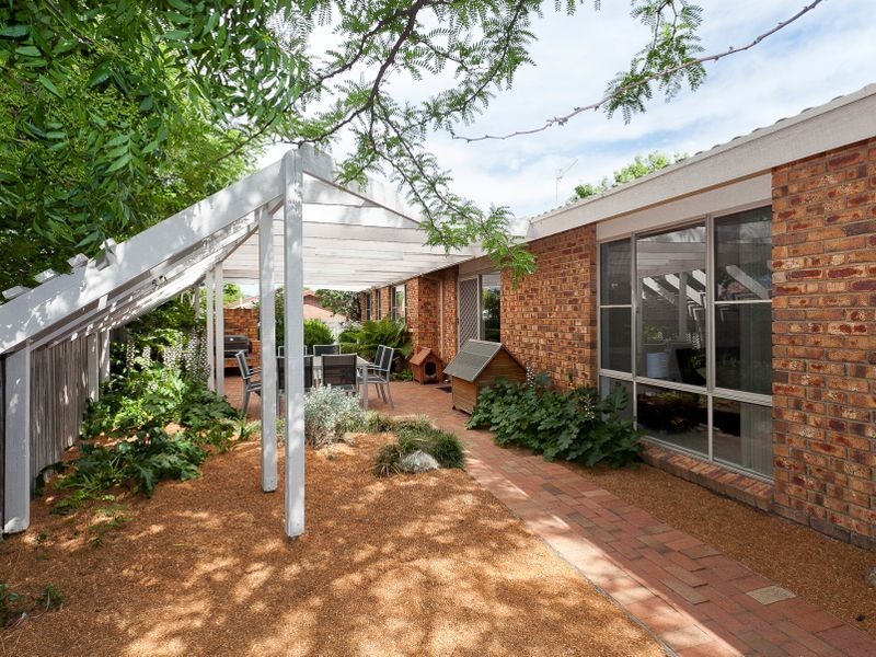 32 Clare Dennis Avenue, Gordon ACT 2906