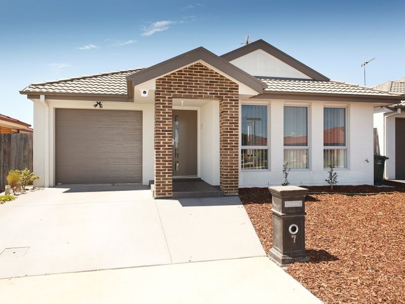 7 Nancy Cato Street, Franklin ACT 2913