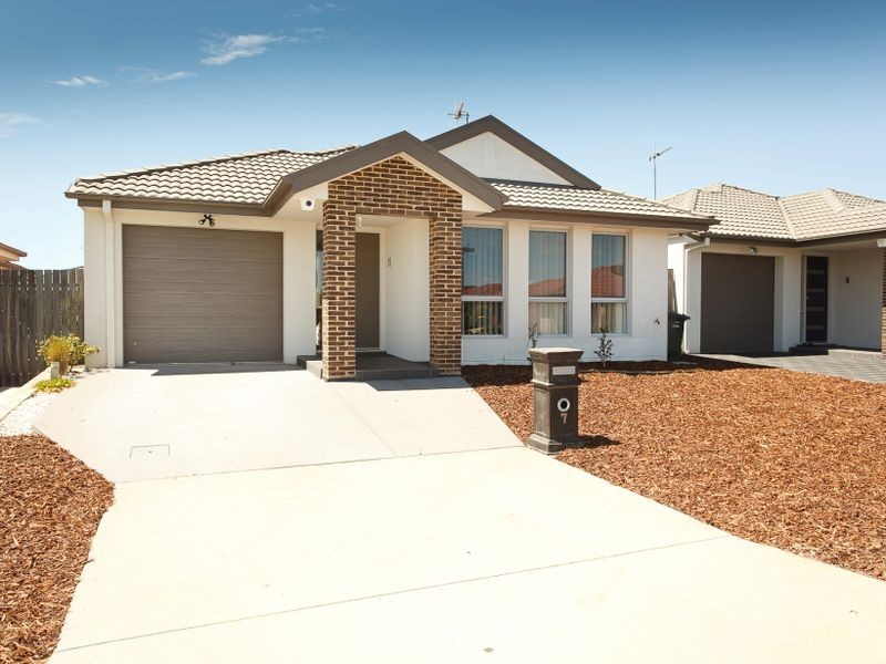7 Nancy Cato Street, Franklin ACT 2913