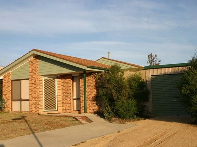 18 Feint Street, Conder ACT 2906