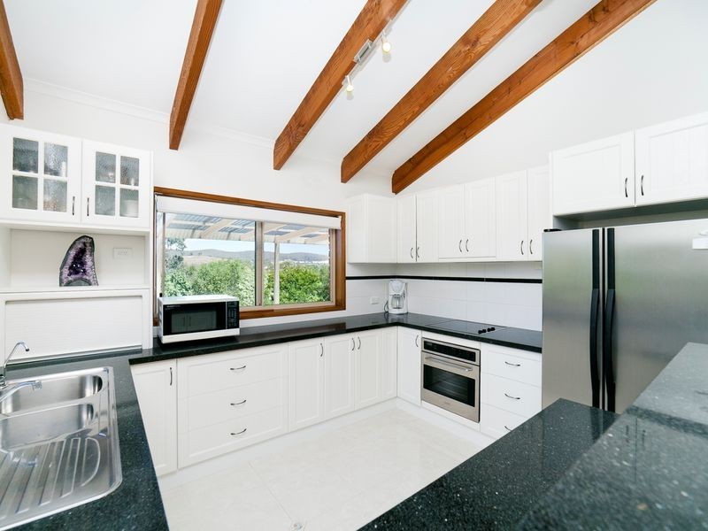 8 Ebsworth Close, Macarthur ACT 2904