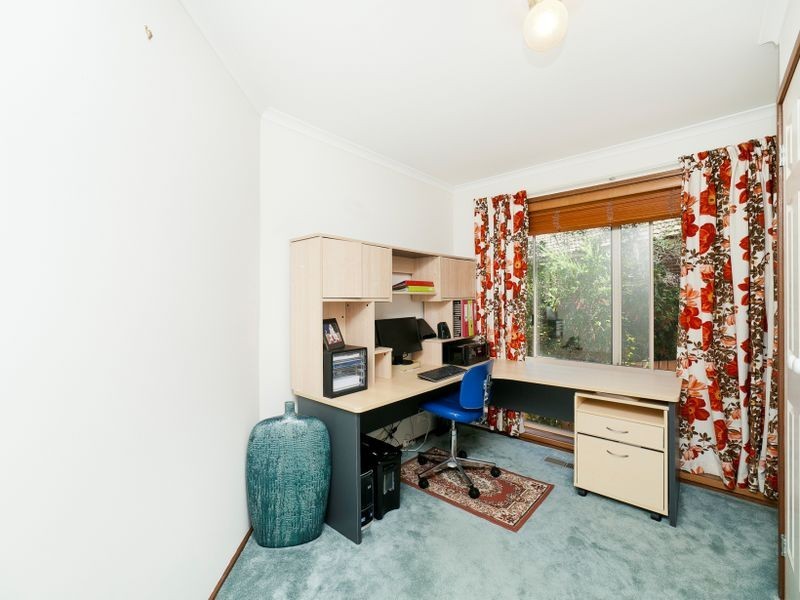 8 Ebsworth Close, Macarthur ACT 2904