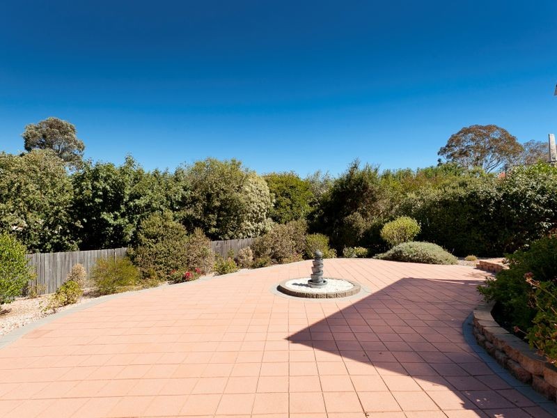 8 Ebsworth Close, Macarthur ACT 2904