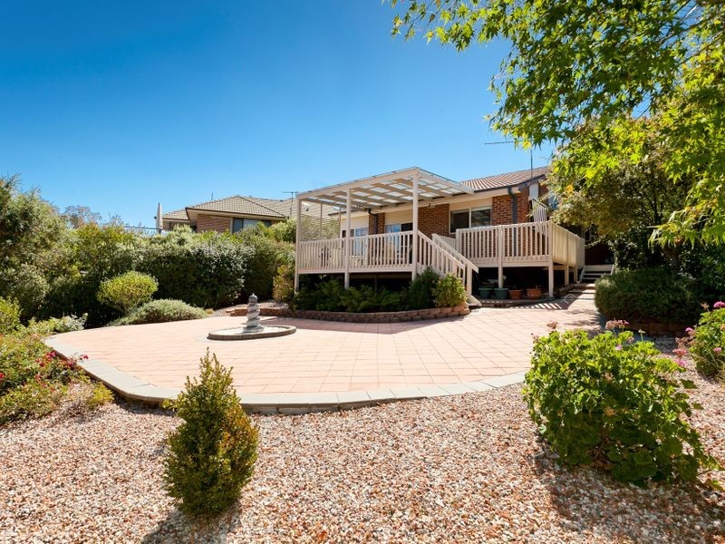 8 Ebsworth Close, Macarthur ACT 2904