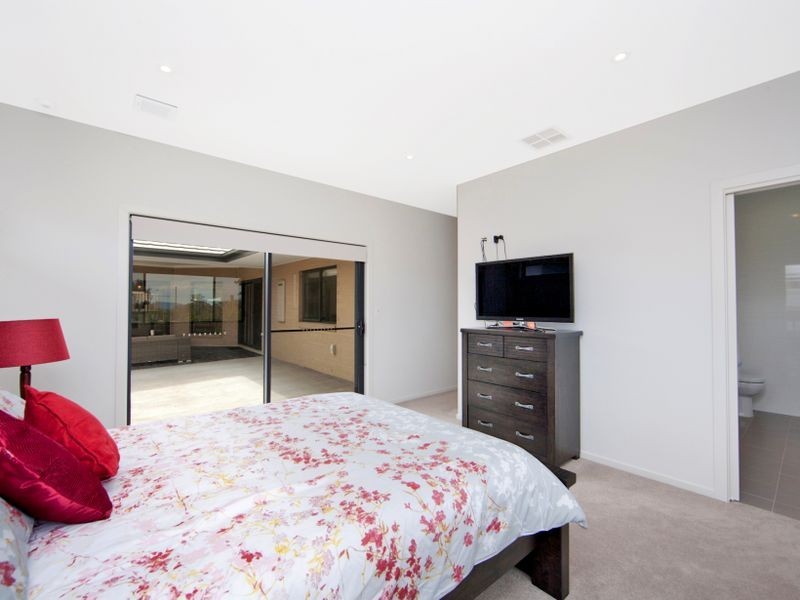 5 Victoria Owen Circuit, Casey ACT 2913