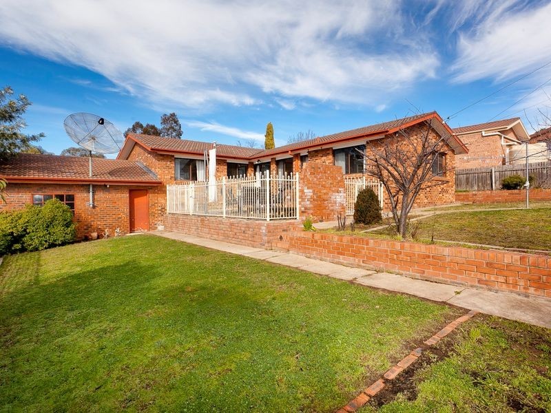12 Casey Crescent, Calwell ACT 2905