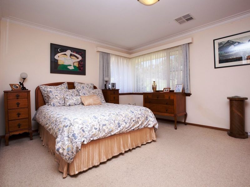 98 Buxton Street, Deakin ACT 2600