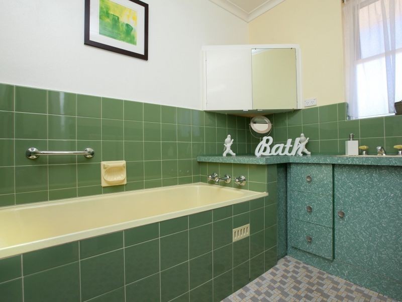 98 Buxton Street, Deakin ACT 2600