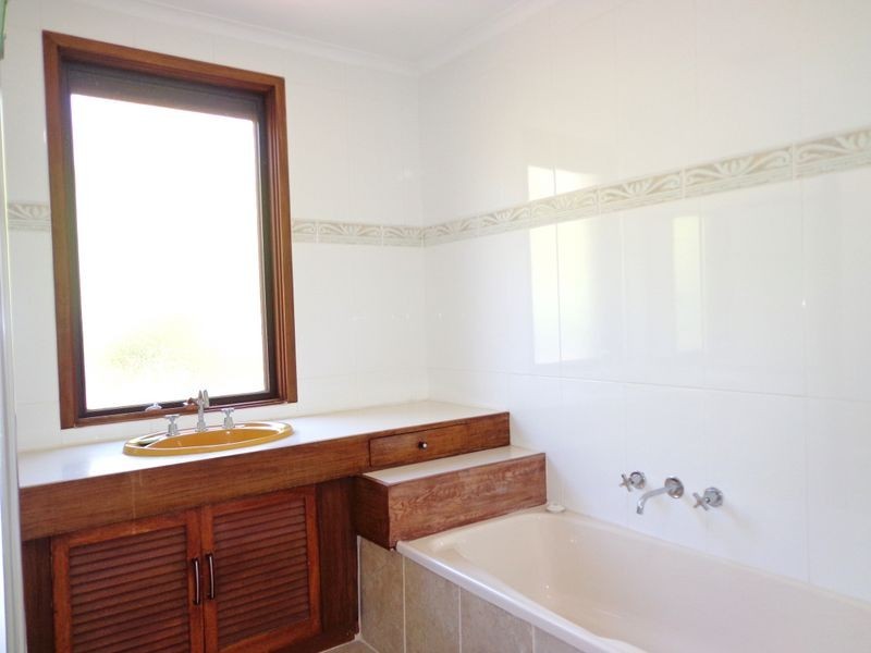 2 Hopkins Street, Weston ACT 2611