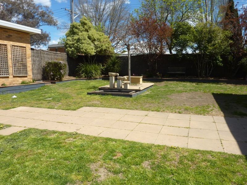 6 Garland Avenue, Queanbeyan NSW 2620