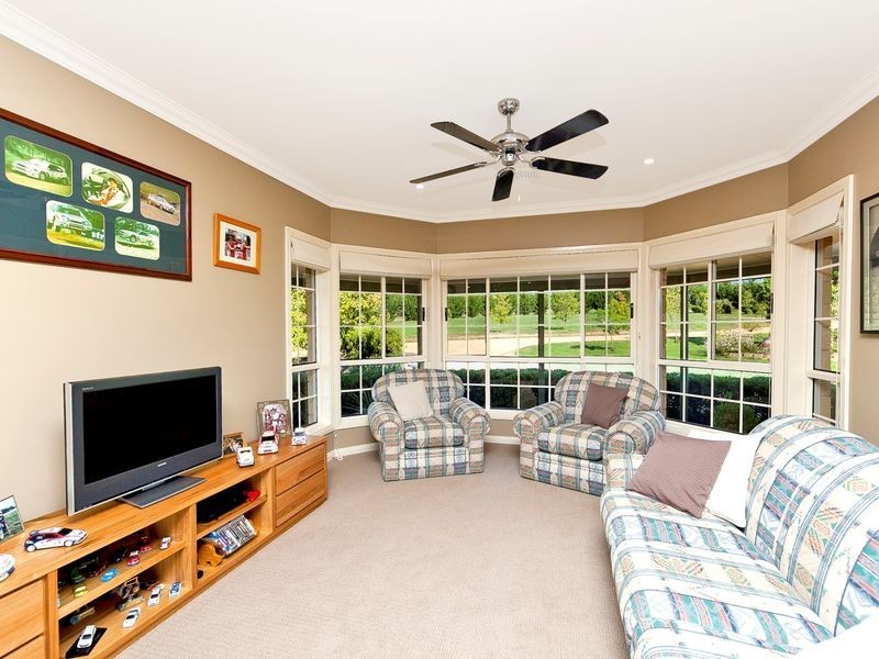 4 Settlers Road, Royalla NSW 2620