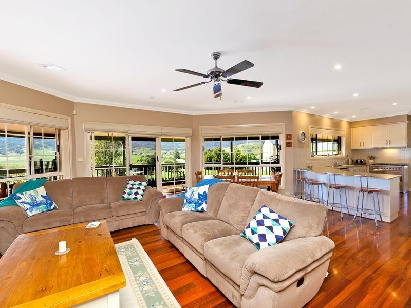 4 Settlers Road, Royalla NSW 2620