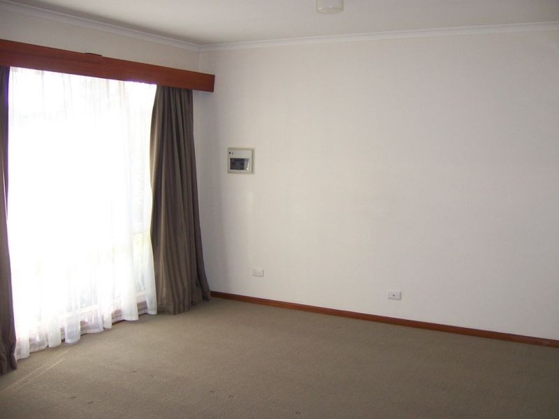 18/27 Elm Way, Jerrabomberra NSW 2619